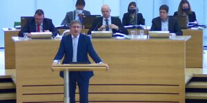Staatssekretär Thomas Popp spricht im Sächsischen Landtag